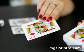 人际沟通新视角：mg电子游戏介绍与棋牌桌游的社交魅力